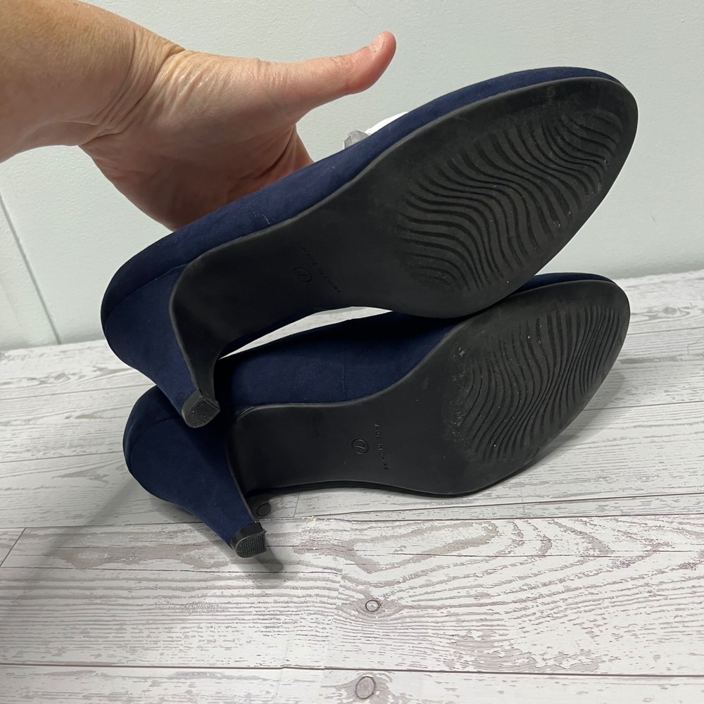 American Rag Felix Navy Blue Faux Suede Round Toe Pumps Heels AR AFELIX 7M - Picture 9 of 11